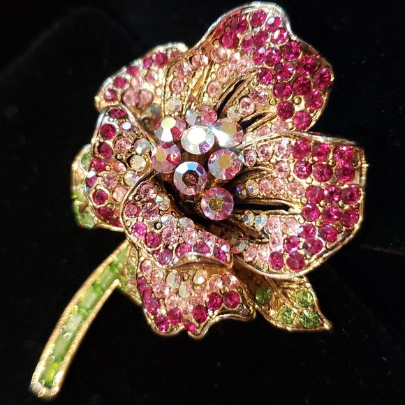 Vintage Jewelry - VTG Stunning Rose multicolor Rhinestone Brooch,